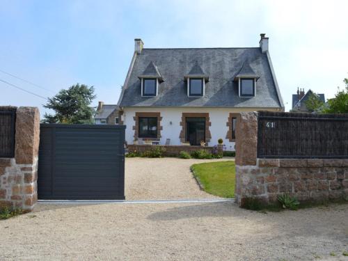 Maison spacieuse, plage à 200m, Trégastel - FR-1-542-6