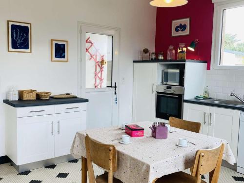 Maison spacieuse, plage à 200m, Trégastel - FR-1-542-6