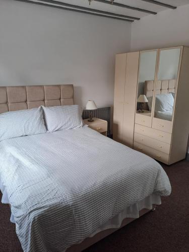 Bank Top Farm Cottages - image 2