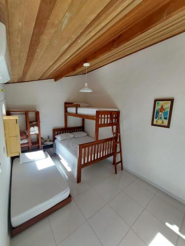 1 double bed, 2 twin beds
