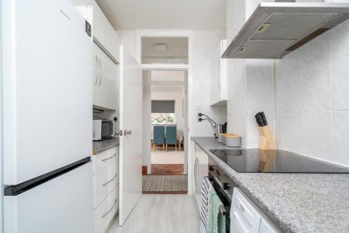 NEW! Cosy Flat | Wapping Station | Free Parking - image 12