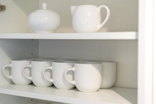 NEW! Cosy Flat | Wapping Station | Free Parking - image 10