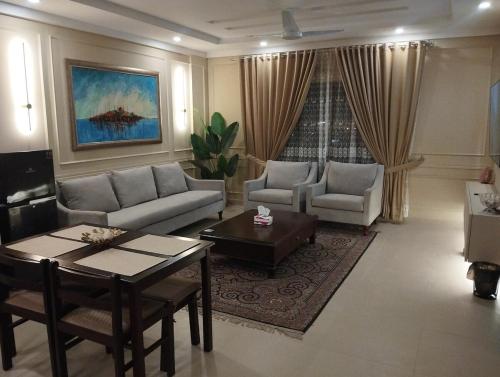 Cozy Mountain view Apartment, Islamabad