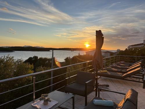 Three Bedroom Apartment with Balcony and Sea View image 5