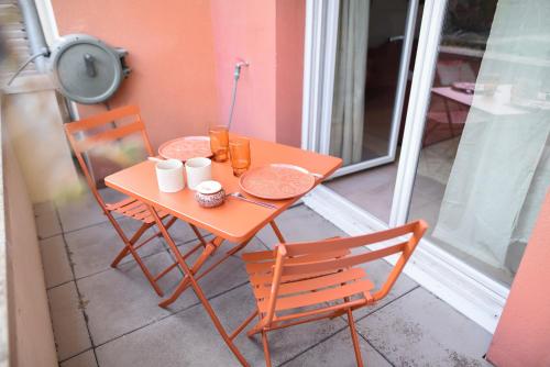 Balcony/terrace, Oasis Cachee - Jacuzzi et cinema in Barriere de Paris