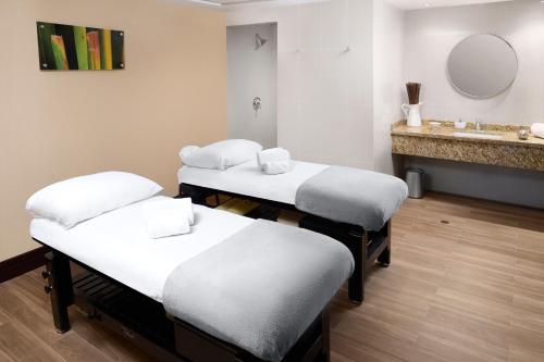 Renaissance by Marriott Caracas La Castellana Hotel