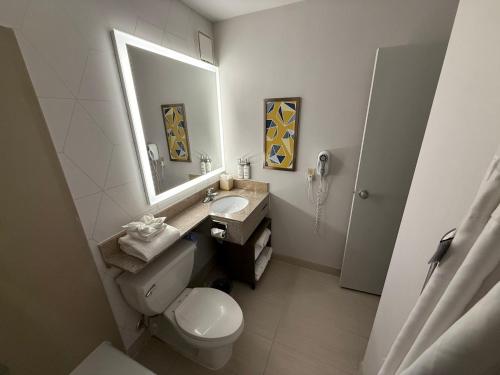 Holiday Inn Danbury-Bethel at I-84 an IHG Hotel - image 20