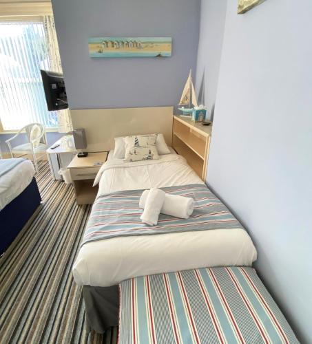 Triple Room with Shower image 10