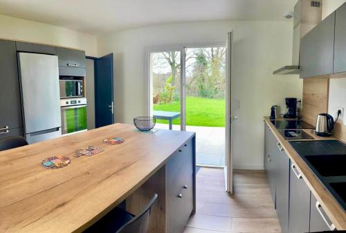 virtuve, Le chant du Gave- Maison neuve lumineuse avec piscine- Rivière en contrebas du jardin (Le chant du Gave- Maison neuve lumineuse avec piscine- Riviere en contrebas du jardin) in Sauveterre-de-Béarn
