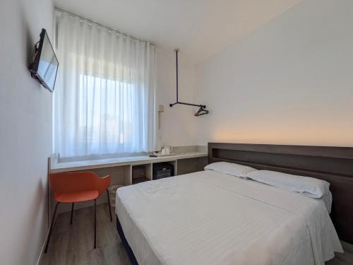 Budget Single Room image 5