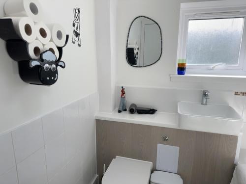 Stylish One Bedroom Apartment, Edinburgh (photo 9)