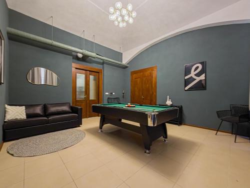 Magnificent Apartment with Sauna and Billiards, Прага (фото 6)