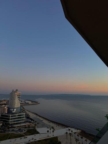 Sea & City Apartment Durrës - image 2