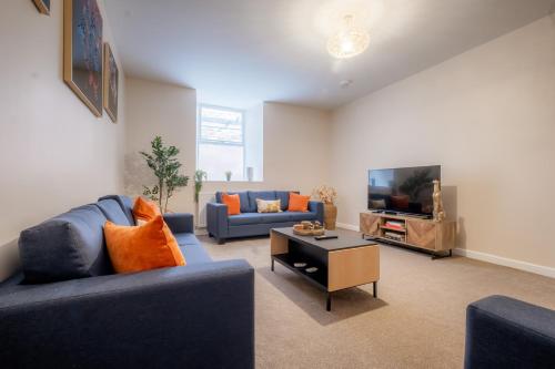 Riya Apartments - Modern & Spacious 6 bed 3 Bath House - Gateshead in Gateshead