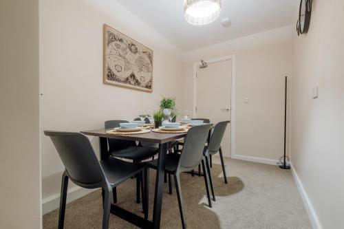 Riya Apartments - Modern & Spacious 6 bed 3 Bath House - Gateshead in Gateshead