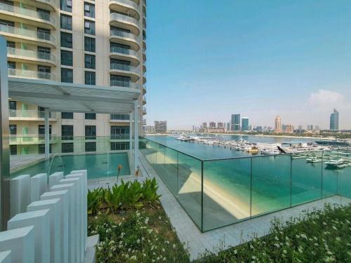 Wake Up to Sea Views - 1BR Beachfront and Near Marina, Dubai (Foto 8)