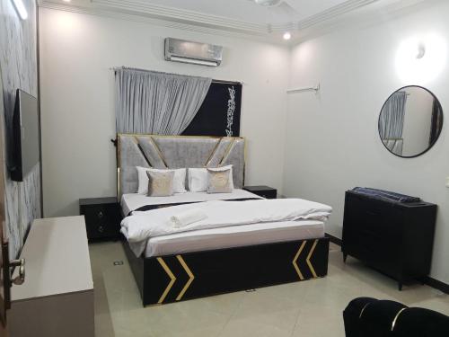 Deluxe Double Room (2 Adults + 1 Child) image 10
