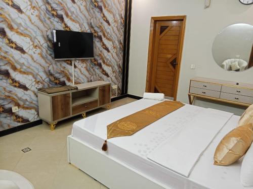 Deluxe Double Room (2 Adults + 1 Child) image 6