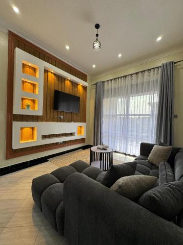 Harrice Bnb, Kampala