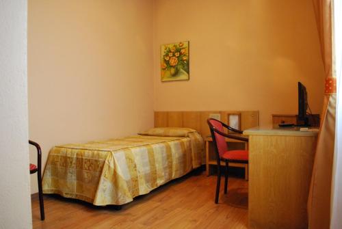 Economy Single Room image 4