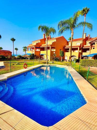 Coastal Retreat-Sleeps 5 Sea View Pool & Parking in La Gaspara