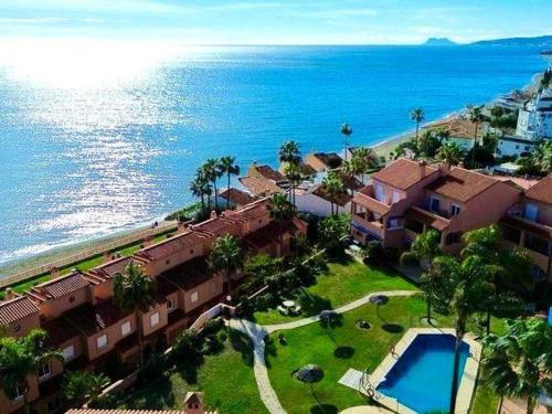 Coastal Retreat-Sleeps 5 Sea View Pool & Parking in La Gaspara