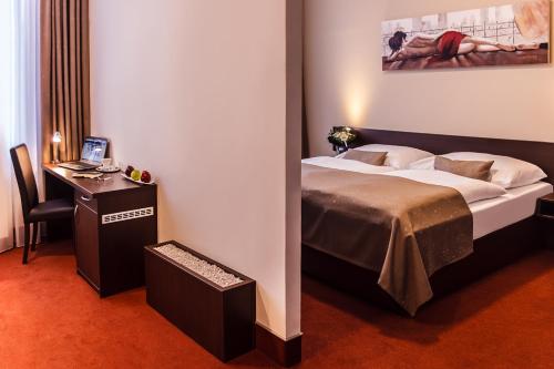 Interhotel Moskva - image 2