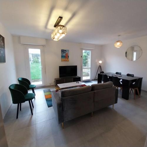 Maison de ville proche de tout, 5min du centre ville & 20min de la plage gîte à louer Kuzon