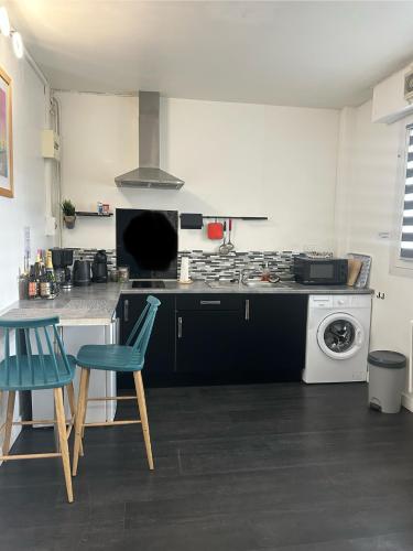 Konyha, Studio Prunus Hyper centre in Lorient