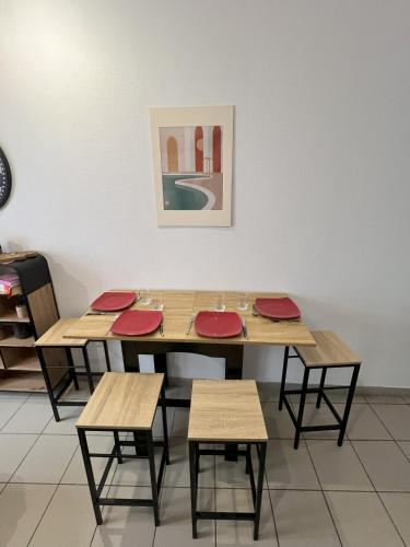 Зручності, Charmant appart T2 tout équipé (Charmant appart T2 tout equipe) in Монбель'яр