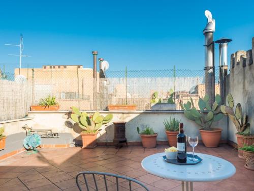 Central Rome Terrace Apartment, Рим (фото 4)