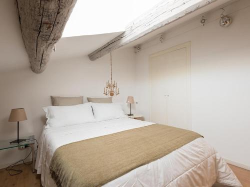 Central Rome Terrace Apartment, Рим (фото 9)