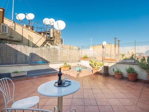 Central Rome Terrace Apartment, Рим (фото 10)