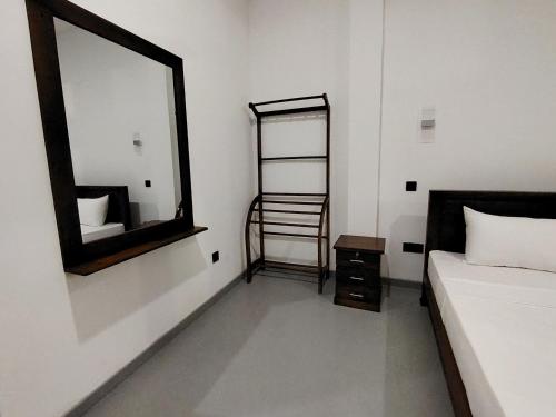 Deluxe One-Bedroom Apartment image 2