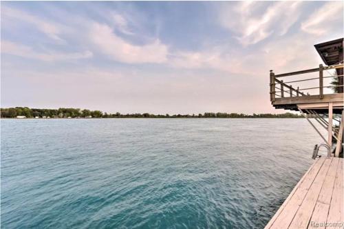 Lakefront Paradise with 7 beds - Fishing - Swimming