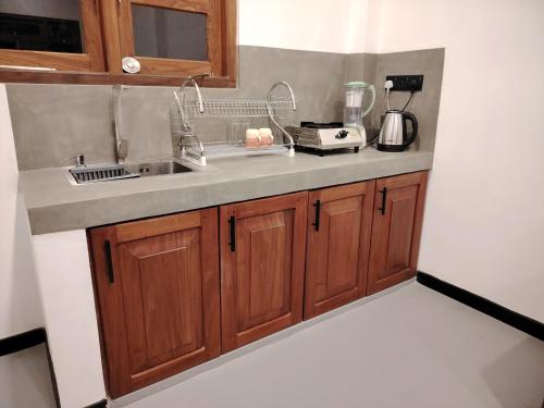 Deluxe One-Bedroom Apartment with Garden View image 8