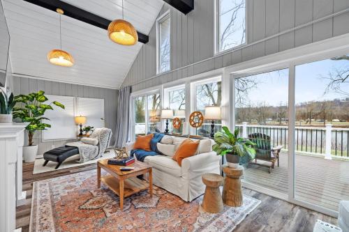 Island Gem-Riverfront, Near RMU SportsCenter-4 BR, Pittsburgh