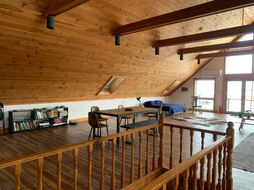 Charming barn loft - all amenities on 60 acre farm in the White Mountains of NH in Lancaster (NH)