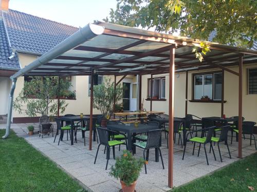 Tartós Szegfű Vendégház, Magánszállás (Tartos Szegfu Vendeghaz, Maganszallas) in Szeged