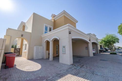StayShort - Luxury 4BR Villa-Al Reem 3-Perfect Family Getaway, Dubai (photo 7)