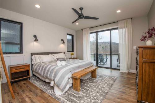 Luxury Lakeside Living at Knot Working on Norris Lake in La Follette