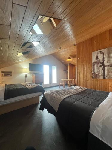 Hôtel Auberge St-Félicien (Hotel Auberge St-Felicien) in เซนต์ เฟลิเชี่ยน