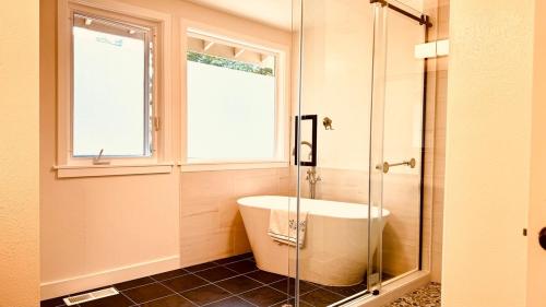 Joy House in Cottage Lake (WA)
