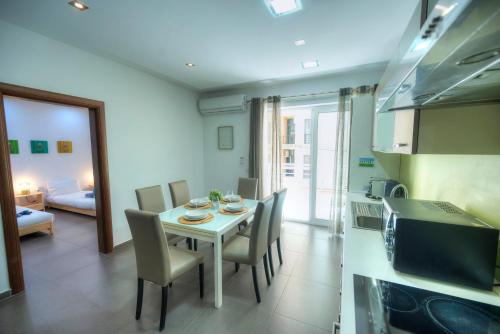 Bright & Large 2bedrooms in Sliema center MPOR1-1, Sliema (photo 9)