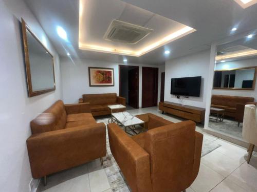 Luxury Apartment in Gold Crest Mall DHA Lahore Book Your Stay Now - image 4