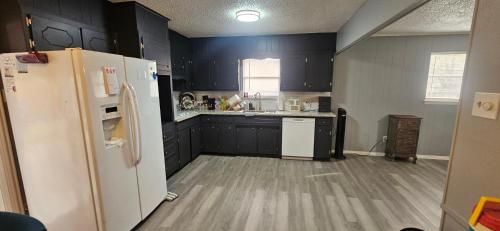 Konyha, WI35 & I20 Queen! in Edgecliff Falu