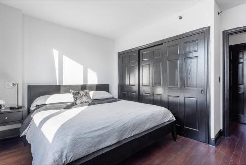 Doorman! High Floor! Views! Elevator! Free Gym!