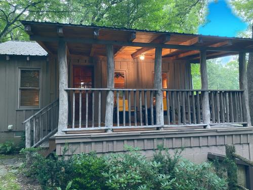 1930's Highlands Hideaway in ไฮแลนด์ (นอร์ทคาโรไลน่า)