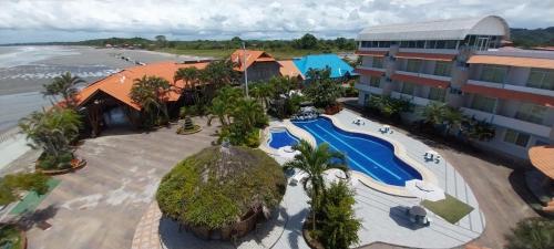 Bernabeth Hotel Resort in Mompiche
