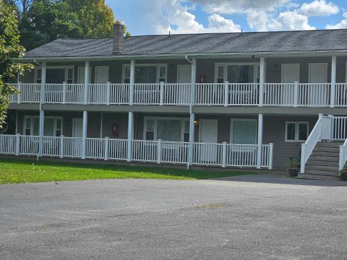 Captain's Inn and Suites